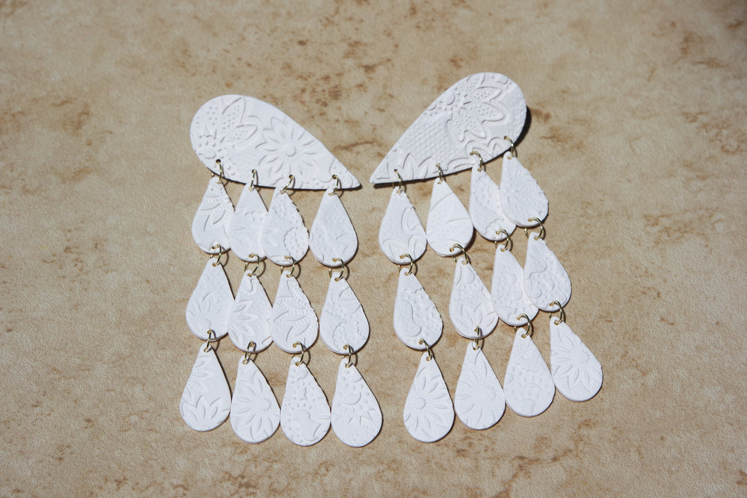 BREEZE (white floral texture)