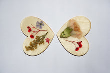 Load image into Gallery viewer, WOODEN HEART STUD- w/ flowers