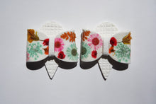 Load image into Gallery viewer, BOW STUD- white w/ summer flowers