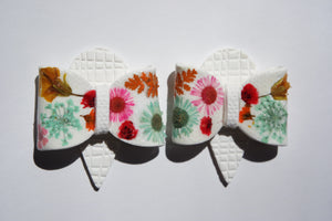 BOW STUD- white w/ summer flowers